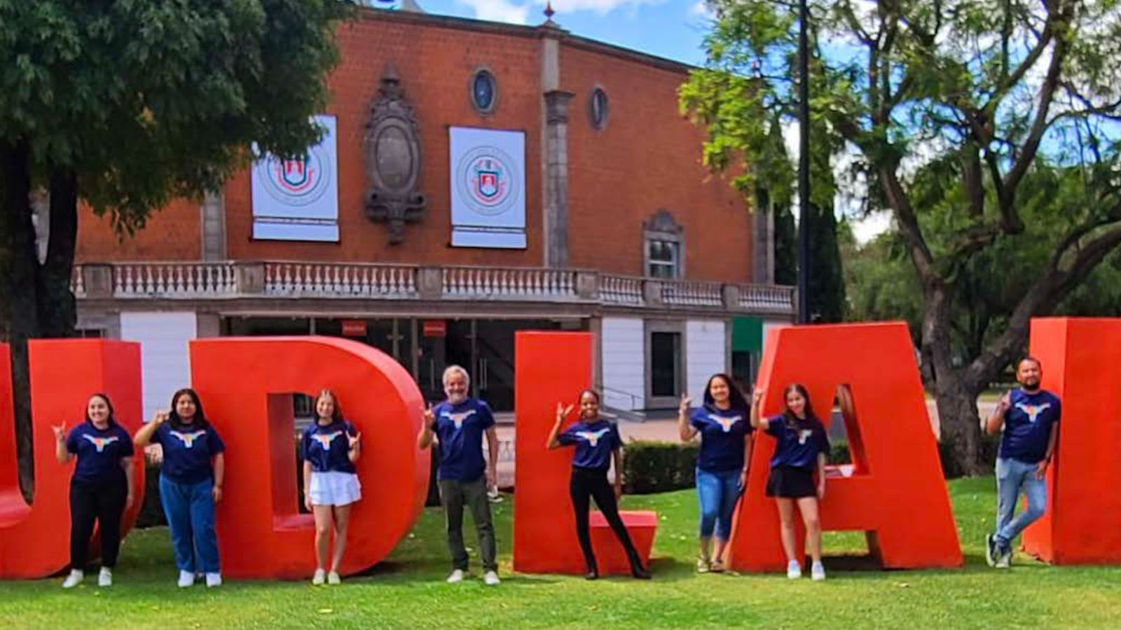 UT students and university of Puebla 